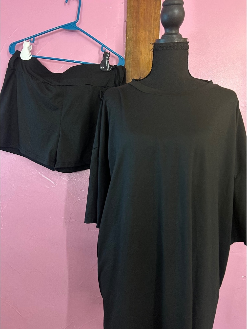 Black Two-Piece Lounge Set with Loose-Fitting Top and Elastic Waistband Shorts